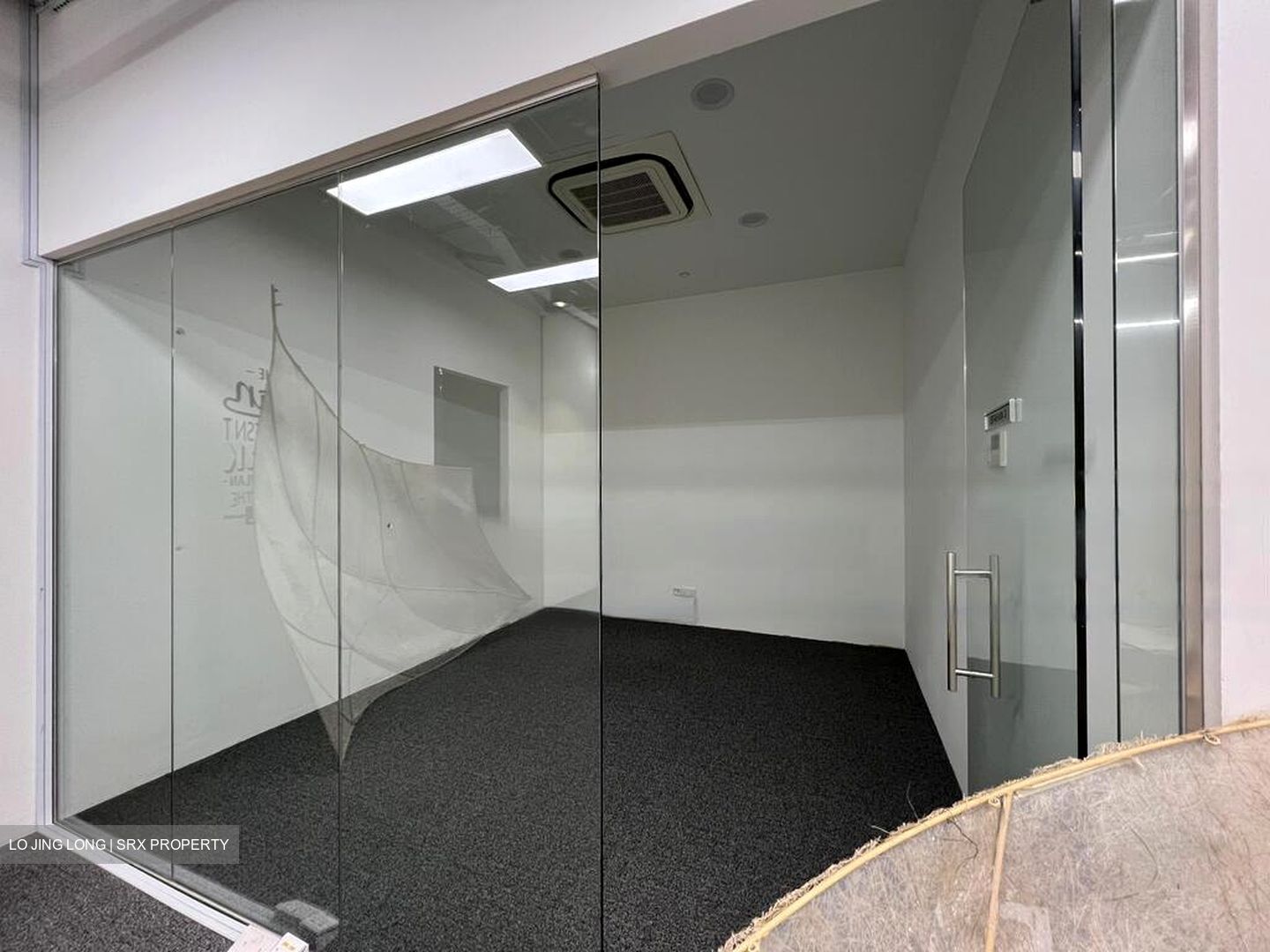 THE KINGSMEN EXPERIENCE (D16), Office #457224791
